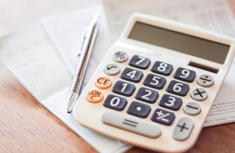 为什么小规模纳税人比一般纳税人的代理记账费用要低呢？