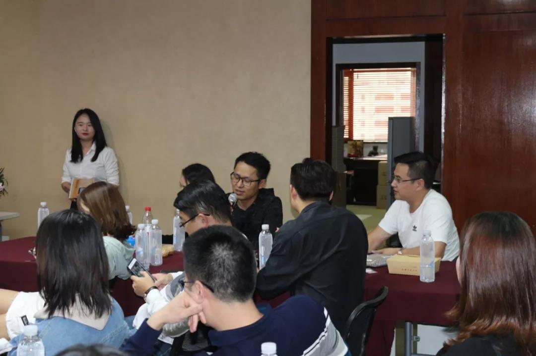 沙龙来宾自我介绍 沙龙来宾自我介绍