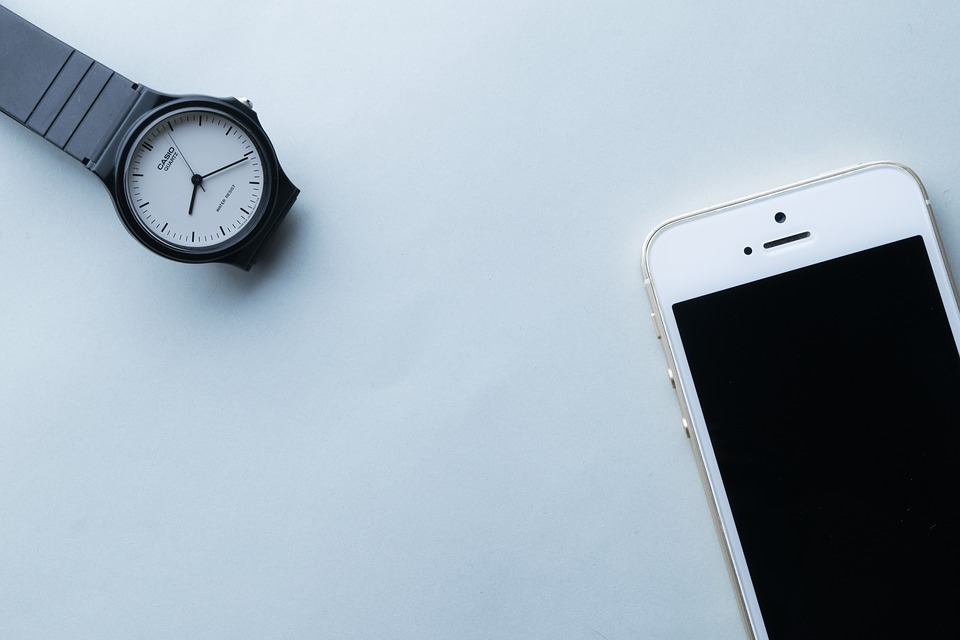 企业开展税务筹划是自己进行还是请税务筹划公司好？