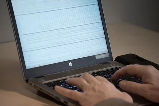 代理记账是什么？代理记账比聘请会计记账有什么优势？