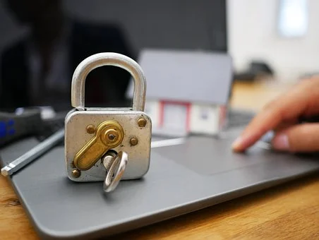 公司注册后可以拿实缴的注册资金使用吗？