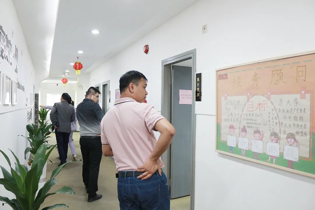 热烈欢迎深圳市芯片行业协会莅临君林集团交流座谈！