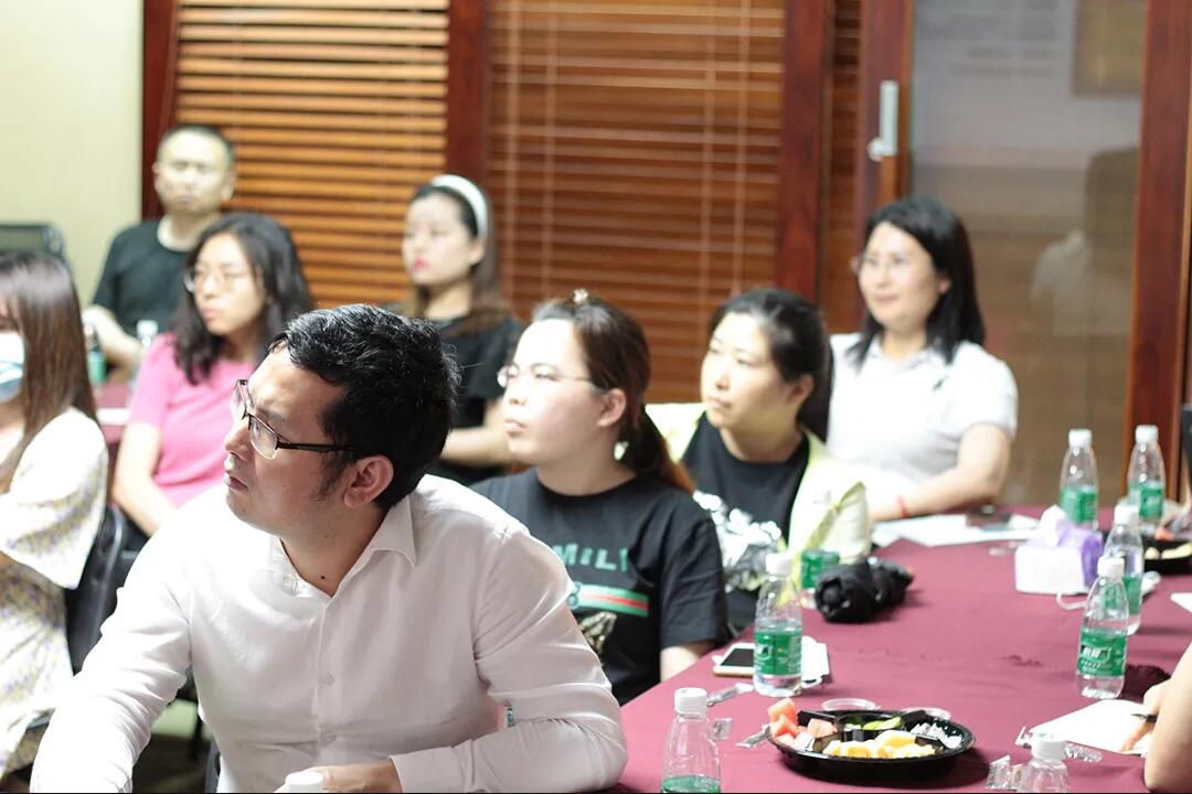 “两会政策对企业利弊的分析”沙龙圆满结束