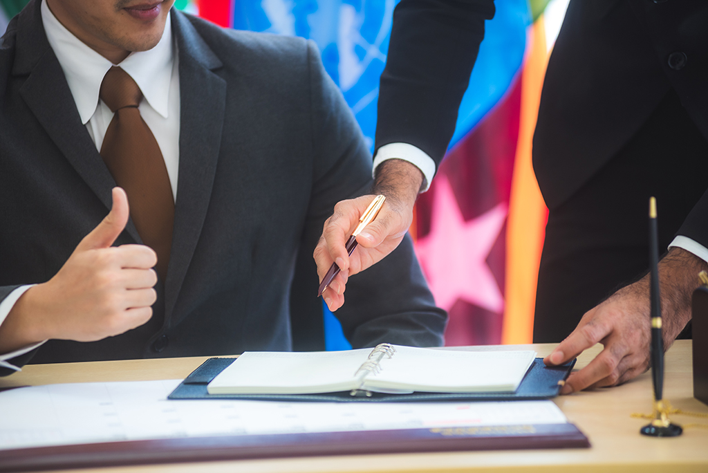 内地人去香港开公司的条件及企业在香港开户的好处 内地人去香港开公司的条件及企业在香港开户的好处