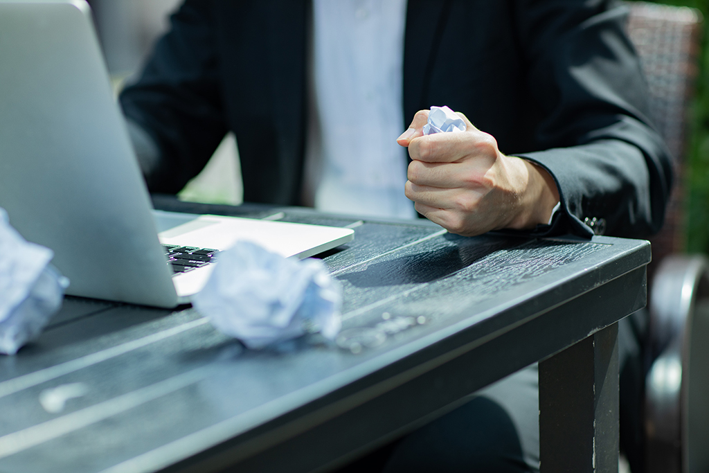 代办香港开户的公司：从选择到实操，全方位解析