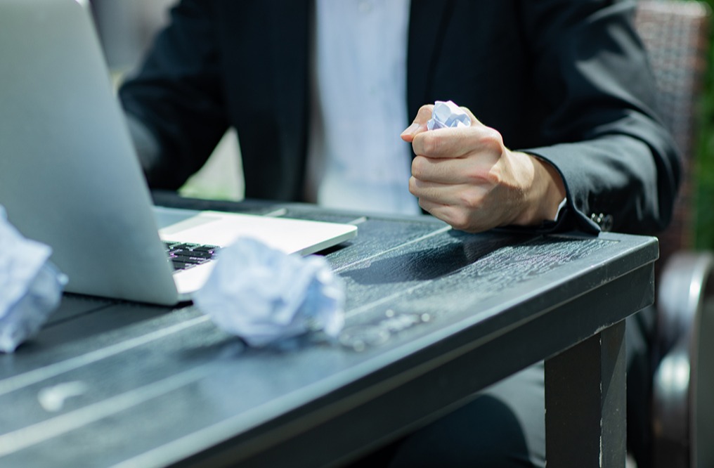 代办香港开户的公司：从选择到实操，全方位解析