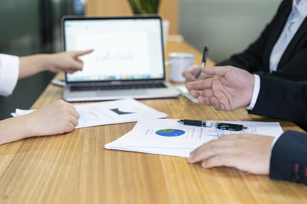 千库网_商务合作讨论过程摄影图_摄影图编号80121