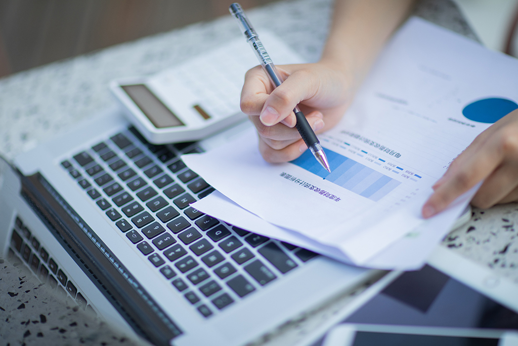 大陆公司在香港开户的条件，香港开户风险：