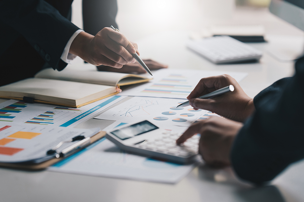 电商行业税收优惠政策与节税策略全解析:合规驱动下的成本优势构建 电商行业税收优惠政策与节税策略全解析:合规驱动下的成本优势构建