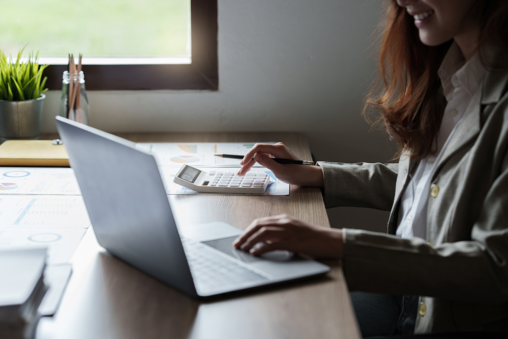 2026香港公司审计必修课：逾期罚多少?能否豁免?首次何时做?